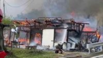 福岡・福津市八並の木造住宅2棟が全焼する火災　けが人なし