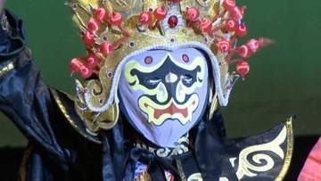 目にも止まらぬ早業で次々と顔を変える「変面師」…素顔は9歳の小学生　門外不出の技、夢は本場・中国へ