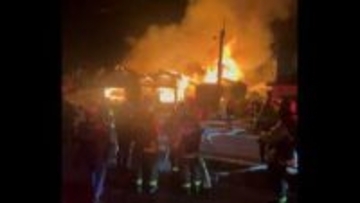 住宅１棟焼く火事 隣の住宅にも延焼  50代女性が軽いけが　福岡市西区