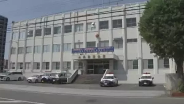 「店舗に車が突っ込んでます」ホームセンター園芸コーナーに突っ込む　アクセルとブレーキの踏み間違いか　福岡県大牟田市