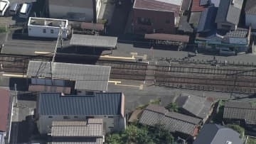 8歳男児が徐行中の列車にはねられる「電車と男児の事故。電車の下敷きに・・・」通報も男児は列車と線路の間に潜り込む形に→命に別状無く軽傷