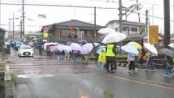 「ドライバーが児童の動きしっかり確認して」通学路で街頭指導　子供が巻きこまれる交通事故なくすために