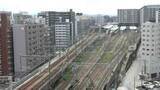 「｢何かが当たったような…｣朝ラッシュの列車内で21歳女子大学生の背後に立ち下腹部を押し当てたか　49歳会社員の男｢事実無根｣否認」の画像1