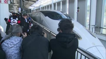 「くまモン」も駆けつけお祝い　九州新幹線、全線開業から15周年　記念の臨時列車も運行
