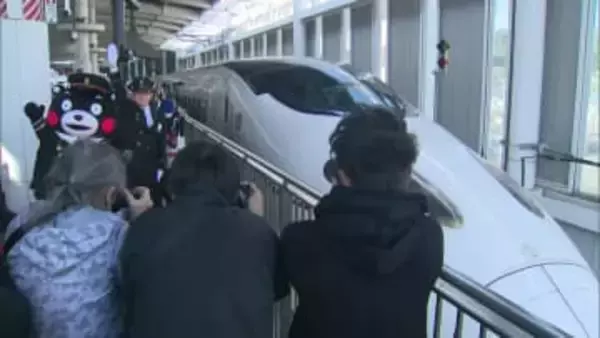 「くまモン」も駆けつけお祝い　九州新幹線、全線開業から15周年　記念の臨時列車も運行