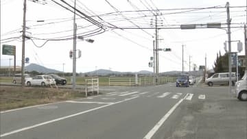 軽乗用車で電動車椅子に乗った93歳の男性をはねたか　65歳公務員(自称)の女を逮捕　男性は意識不明の重体