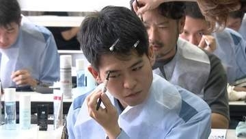 「人生で初めてです」警察官も眉を整える　大手化粧品メーカーのプロが身だしなみ指導　福岡県警で実施