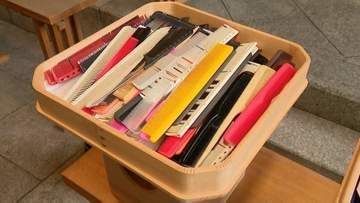 役目を終えた櫛、約400本を櫛田神社に奉納　美容専門学校の学生たち「なくてはならないものだから、すごく感謝の気持ちを込めた」　福岡市