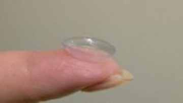 『日本初』子どもの「近視進行」を抑えるコンタクト　小学生の36%・中学生の60%が視力1.0未満　深刻な視力低下に新たな選択肢