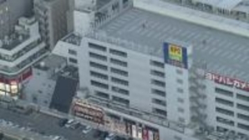 「男性が立体駐車場5階の室外機に引っかかっているようだ」JR博多駅近くの立体駐車場で意識不明の男性発見　上層階から転落か