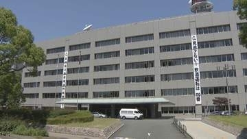 職務質問の警官を車ではねたか10代男2人逮捕　殺人未遂容疑