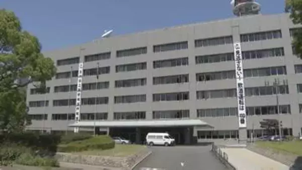 職務質問の警官を車ではねたか10代男2人逮捕　殺人未遂容疑