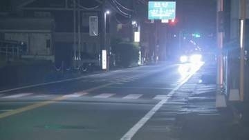 レッカー車を待っていた男性(79)車にはねられ意識不明　福岡県久留米市の国道