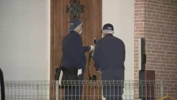 「血まみれで倒れている」住宅で女性2人が死亡　遺体には刺し傷　40代母と10代娘か　無理心中の可能性も