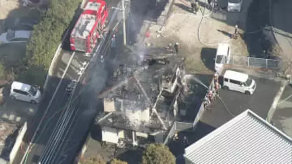 「2階建ての家が燃えている」福岡県宇美町の住宅で火災　消火活動中