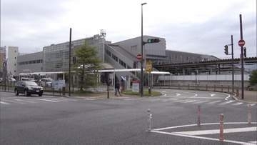 横断歩道を渡っていた男性2人をはねる 酒酔い運転の疑いで５２歳の女逮捕　「飲酒運転になるとわかっていながら車を運転した」