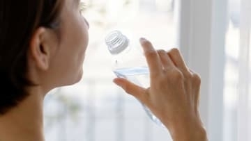 便秘・肌荒れ・食欲低下・・・冬の水分不足で「腸の砂漠化」に注意　腸が乾燥し体調悪化　大腸がんを引き起こすおそれも　女性と高齢男性は特に注意