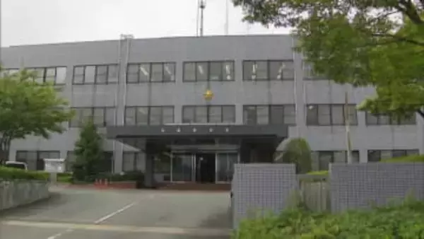 「隣の家から煙が出ている」コタツから出火か　住人とみられる高齢男性がやけどを負って病院搬送　福岡・古賀市