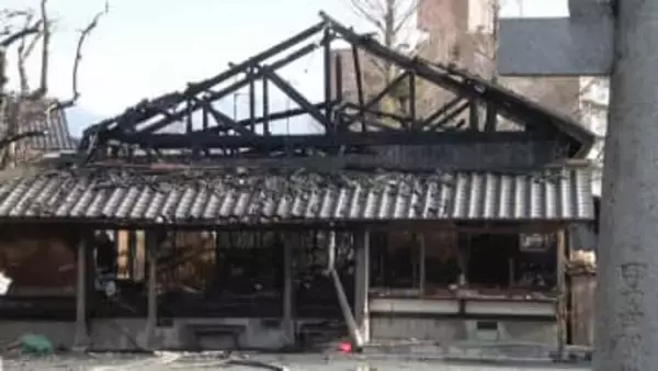 「パチパチと音が聞こえたので外を見たら倉庫から火が出ているのが見えた」神社で火事　福岡県北九州市