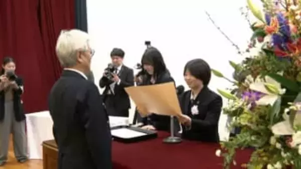 「三井中央最高！」63年の歴史に幕・・・女子高で最後の卒業式と閉校式　卒業生85人が恩師に贈った感謝のサプライズ　福岡県久留米市