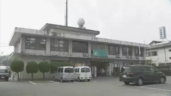 霧で見通し悪く．．．原付バイクが歩行者をはねる　66歳の男性が意識不明の重体