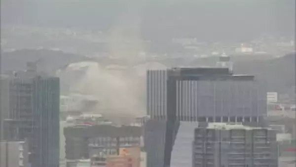 「厨房が煙で充満している」JR博多駅近くのホテルで火事　煙吸った男女2人を病院に搬送　宿泊客は「非常停止でエレベーター動かない、階段で下りた」　福岡