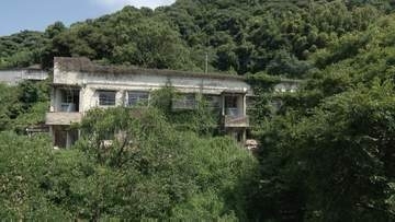90万円で落札した築75年の廃墟団地が満室御礼！！家賃は月1万円「レストラン」「ミュージックバー」「秘宝館」「夫婦の趣味部屋」に