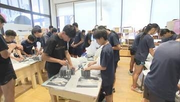 陸上のミニハードル制作ワークショップ　地元の陸上クラブの中学生が参加