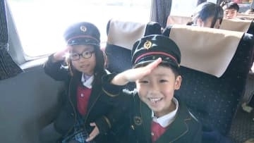 「鉄道記念館行くのが楽しみ」「全部楽しみ」園児160人が特急列車を貸し切って遠足