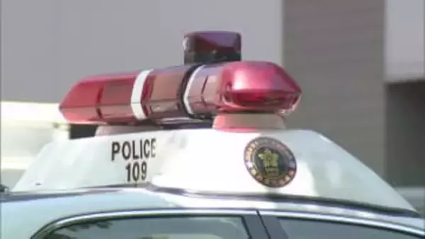 「焼酎を車の中で飲みました」パトカーとすれ違う際に一時停止する軽トラ発見→男の呼気から基準値の6倍以上のアルコールを検出