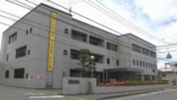 「男性が海に落ちた。意識がない」防波堤から海をのぞき込み自転車ごと転落か　20代くらいの男性が意識不明・重体