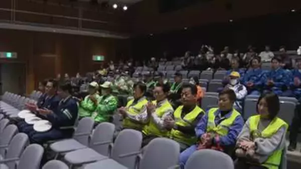 「交通安全を呼びかけ　6日から始まる春の交通安全県民運動を前に出発式」の画像