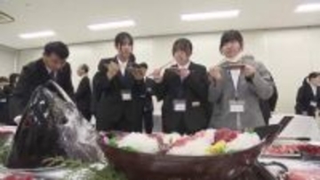 《食品卸業者ならでは》入社式でマグロの解体ショー【高知】