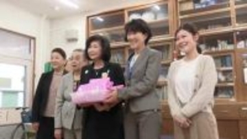 《体の変化に伴う不安を減らしたい》女性ボランティアグループが生理用品など小学校に寄贈【高知】