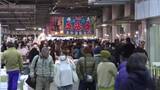 「『マグロを目当てに来た！』高知市中央卸売市場で年末恒例の大売り出し 正月準備でにぎわう【高知】」の画像1