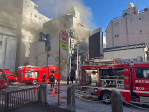 高知市追手筋で建物火災 延焼拡大を阻止【午後1時現在】