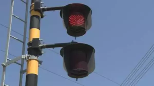 JR土讃線の踏切で車が立ち往生　列車の運転を一時見合わせ【高知】