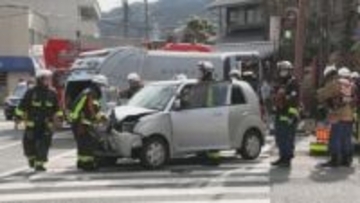 ごみ収集車と軽自動車が衝突 運転していた男性2人けが【高知】