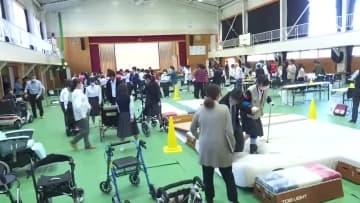 お年寄りの肉体的な苦労や困難を疑似体験　中学生が防災学習【高知】