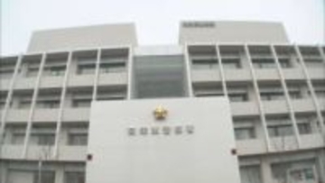 女性のスカートの中にスマートフォン 高知県南国市の会社員の男を逮捕【高知】