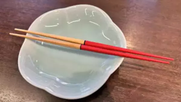 お節料理を食べる「祝箸」の両端はなぜ細いのか？メーカーに聞いた「ありがた～い」理由