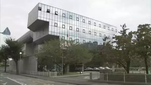 出会い系アプリで知り合った男性とホテルへ　男性がシャワー中に財布を盗んだ疑いで43歳女を逮捕　容疑否認　警察は余罪も視野に捜査