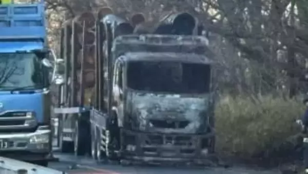 【渋滞】熊本県南小国町 国道212号　木材を積んだ大型トラックが焼ける
