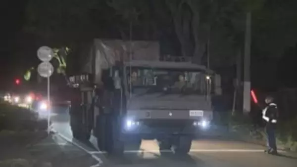 門前で怒号飛び交い…市街地の駐屯地に〝長射程ミサイル〟発射機と見られる車両搬入　熊本市東区の陸上自衛隊健軍駐屯地