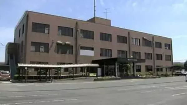 小学校の休憩所が全焼　ピザ窯など設置　熊本・玉東町