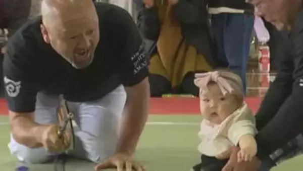 どの子が最強？ "泣いたら勝ち"の赤ちゃん相撲　土俵上でキョトン…珍プレー続出！　ゴールデンウィークの天草に響く泣き声と、見守る保護者の苦笑い　熊本