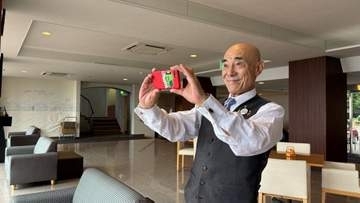 笑顔とお節介で心をつなぐ　絶景の宿「海と夕やけ」の名物スタッフ　吉海さんのおもてなし