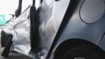 ダンブカーと衝突「バールなど使い3人でこじ開けた」軽乗用車の助手席 高齢女性が死亡　熊本・菊陽町