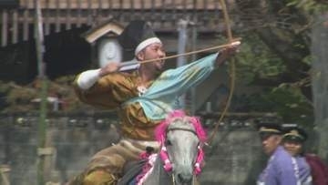 本格的な秋の訪れ　参道を駆け抜ける勇壮な流鏑馬　実りに感謝「田実祭」　熊本・阿蘇神社