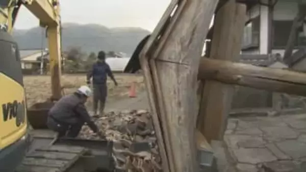 阿蘇市産山村の震度5強から一夜明け　落石や道路に亀裂・通行止めなど被害状況が明らかに